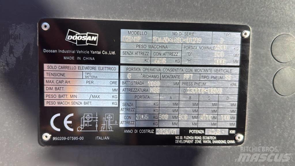 Bobcat D 25 NXP Diesel trucks