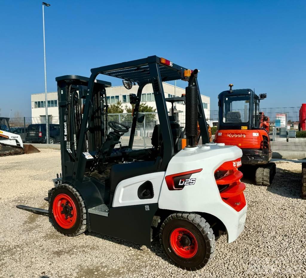 Bobcat D 25 NXP Diesel trucks