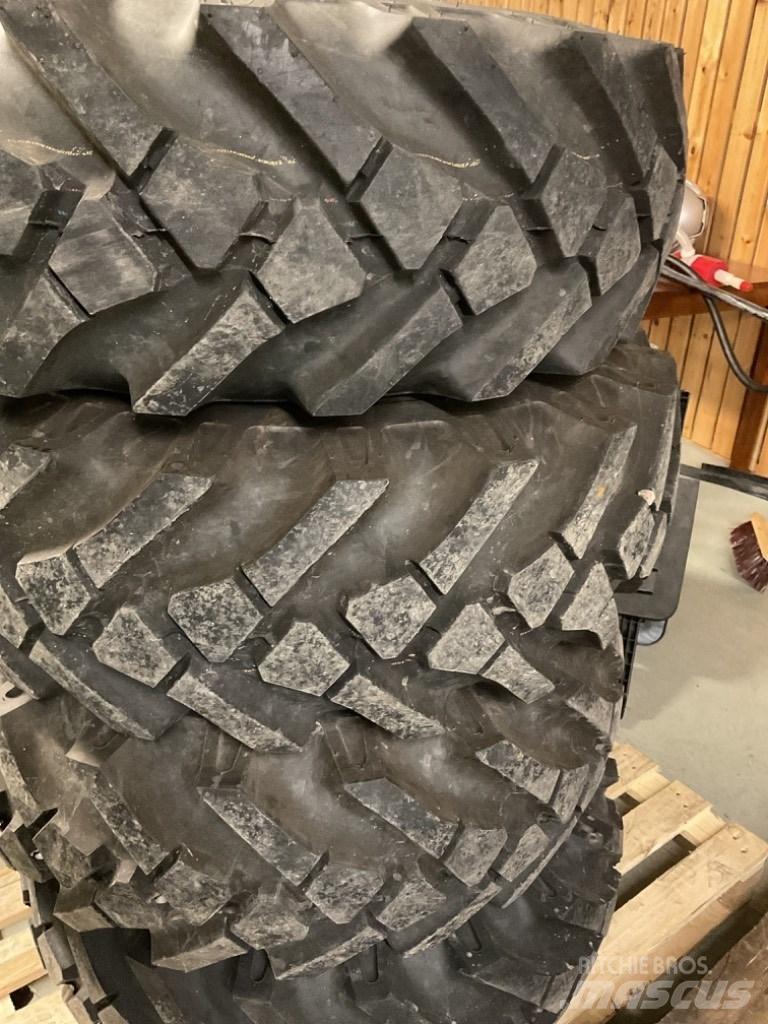 BKT 11,5/80-15,3 Tyres, wheels and rims