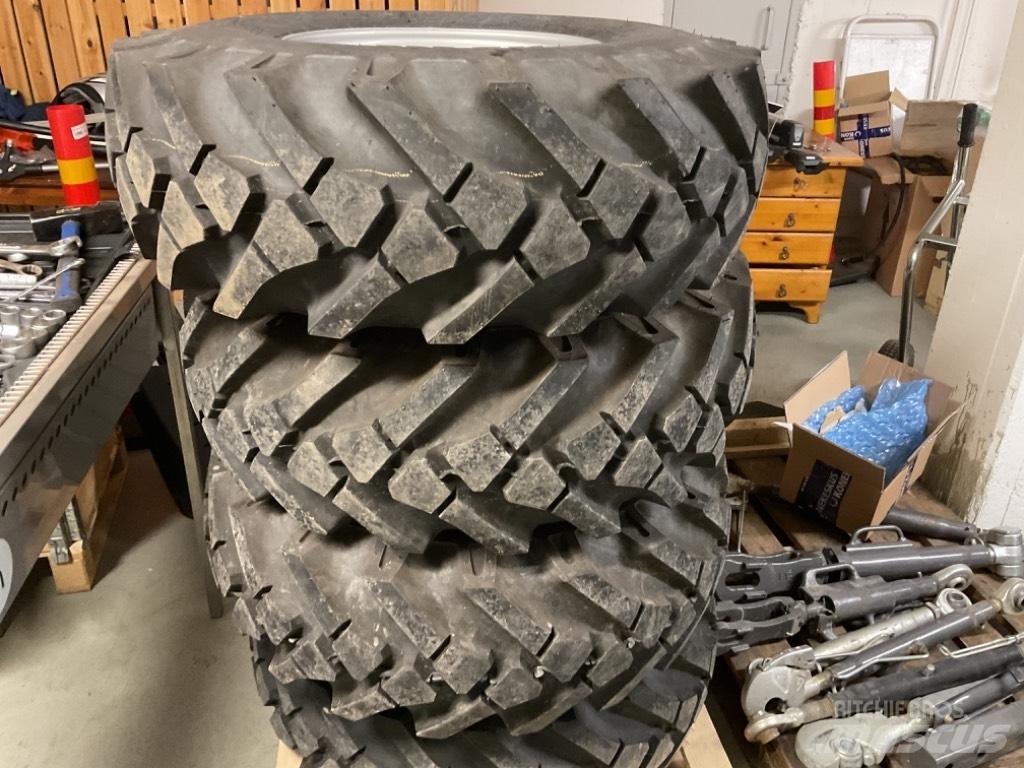 BKT 11,5/80-15,3 Tyres, wheels and rims