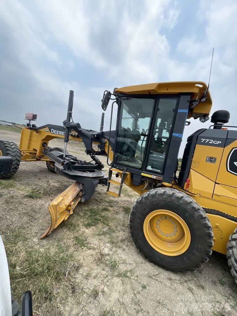 John Deere 772 GP Graders