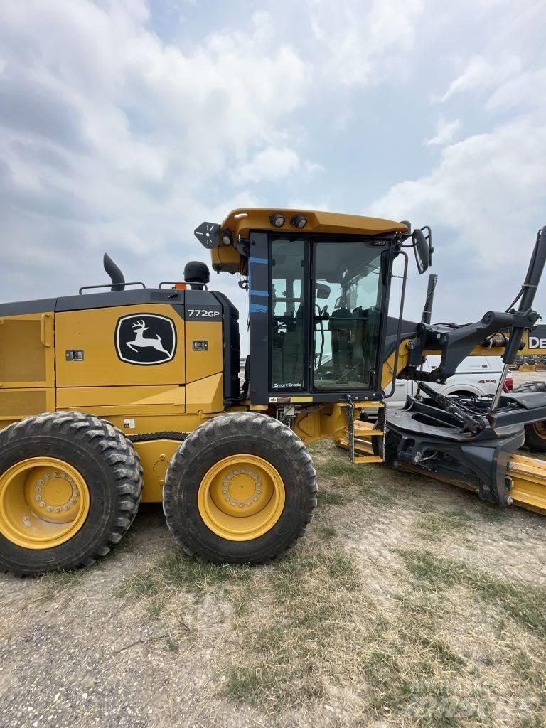 John Deere 772 GP Graders