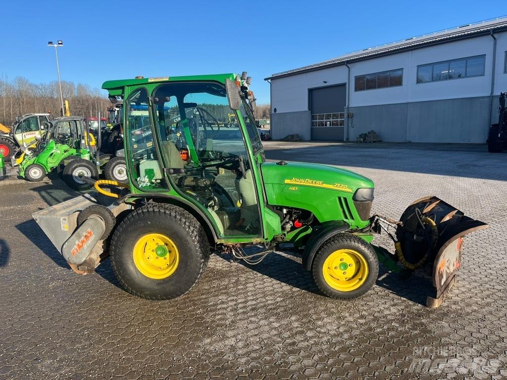 John Deere 2520 HST Compact tractors
