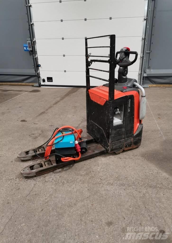 Toyota LPE200 Low lift with platform