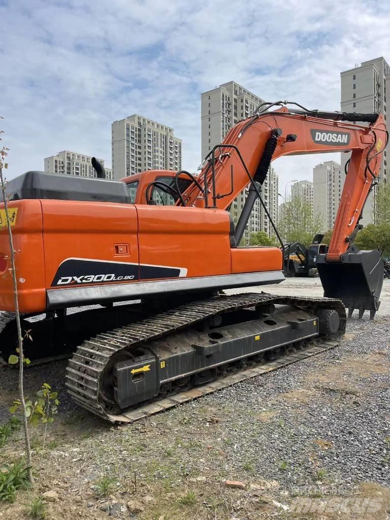 Doosan DX 300 LC Crawler excavators