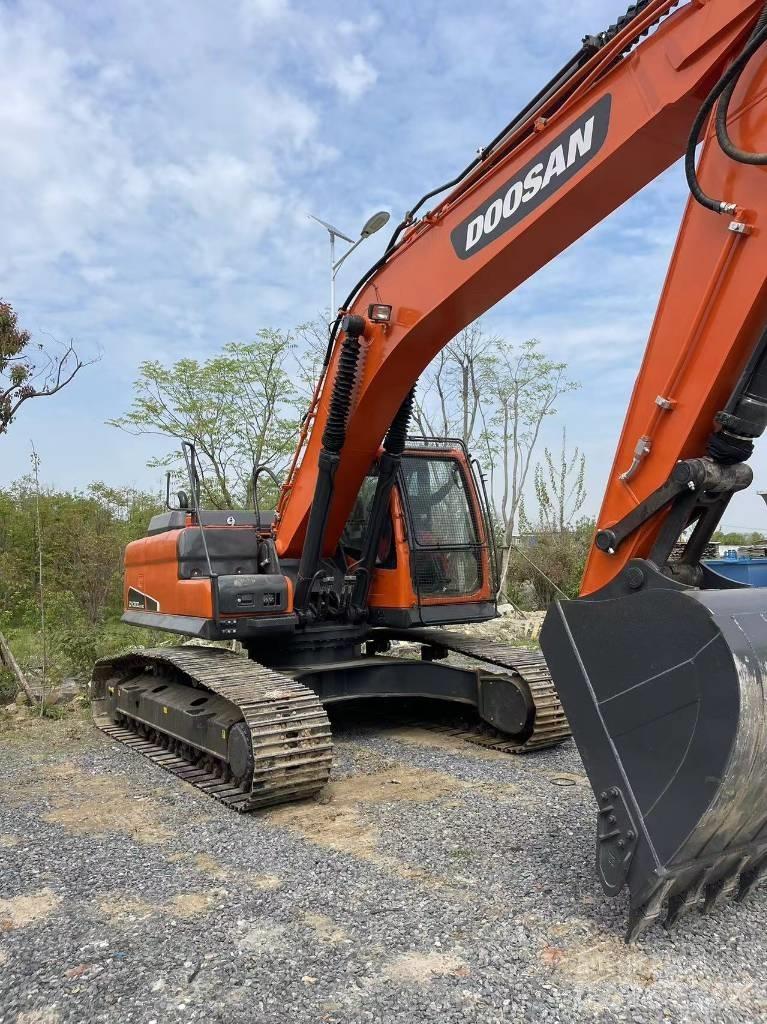 Doosan DX 300 LC Crawler excavators