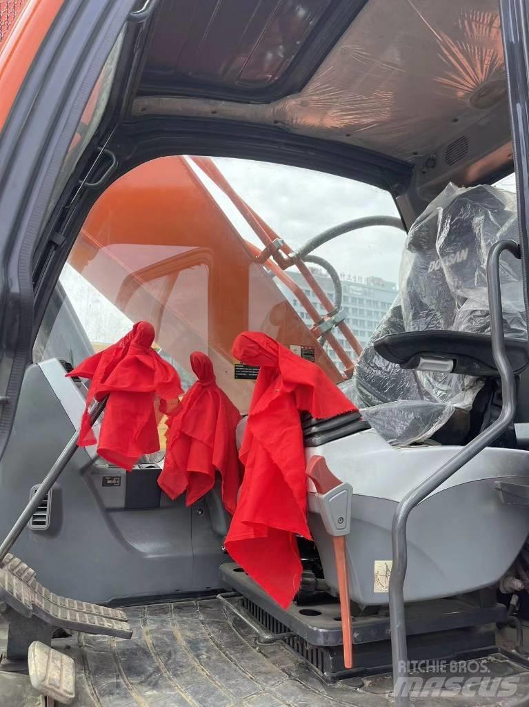 Doosan DX 300 LC Crawler excavators