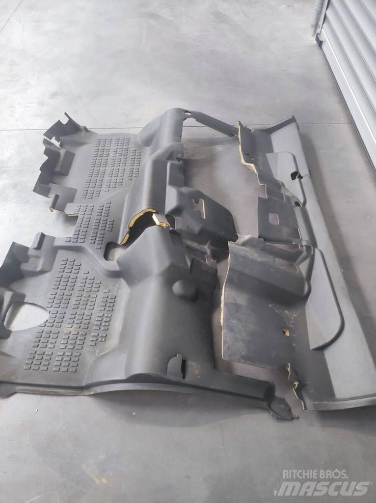 Nissan Floor Mat Cabins and interior