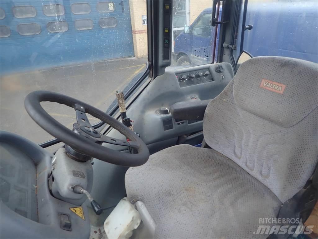 Valtra 900 Tractors