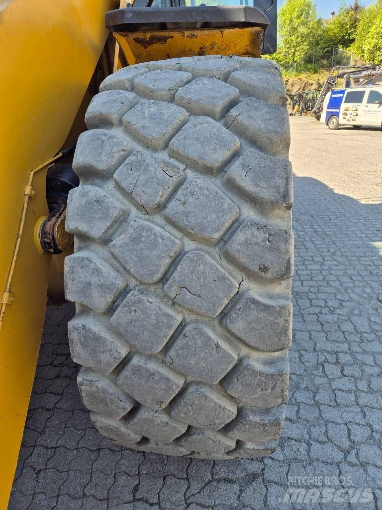 CAT 966M Wheel loaders