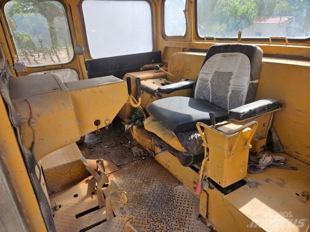 CAT D 9 G Crawler dozers