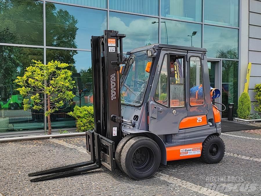 Toyota 6FG25 LPG trucks