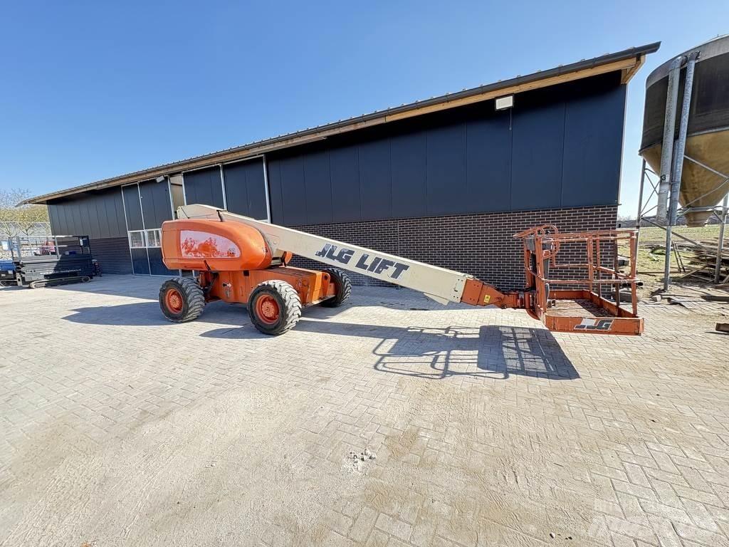 JLG 600s Telescopic boom lifts