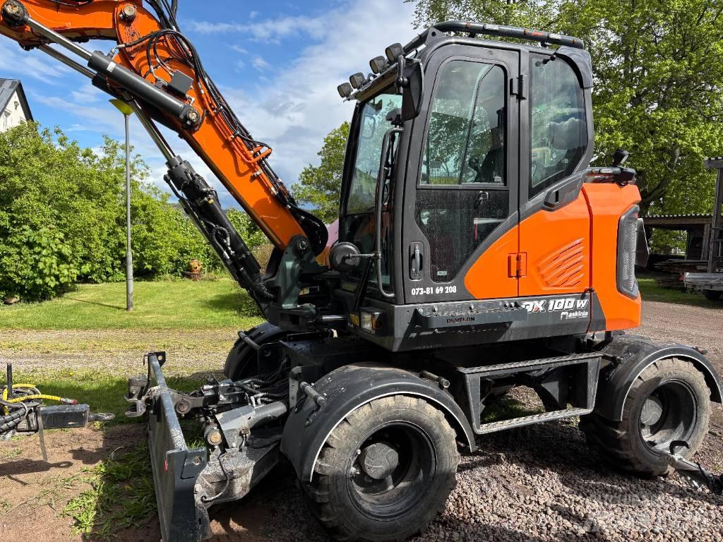 Develon DX 100 W-7 Wheeled excavators