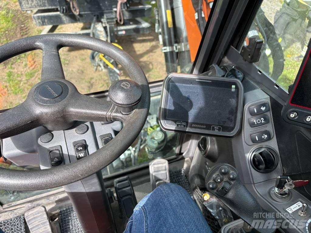 Develon DX 100 W-7 Wheeled excavators