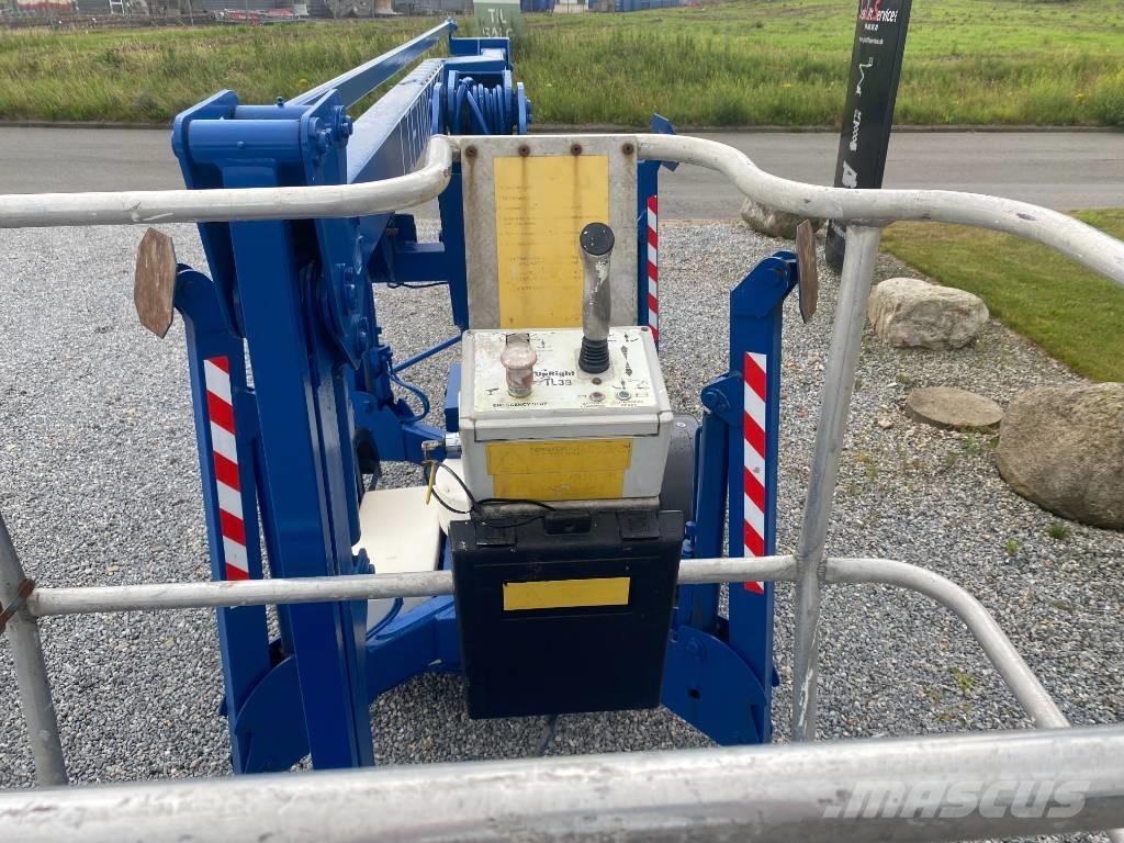 UpRight TL38 Trailer mounted platforms