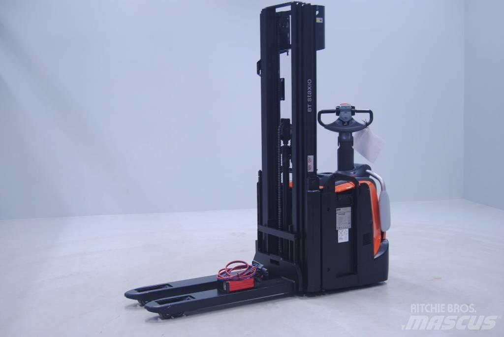 Toyota SPE120L Pedestrian stacker