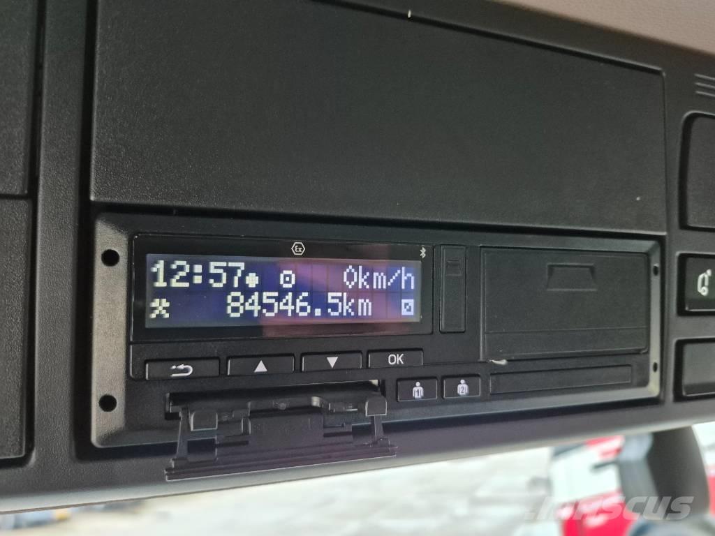 DAF XD 370 Curtain sider trucks