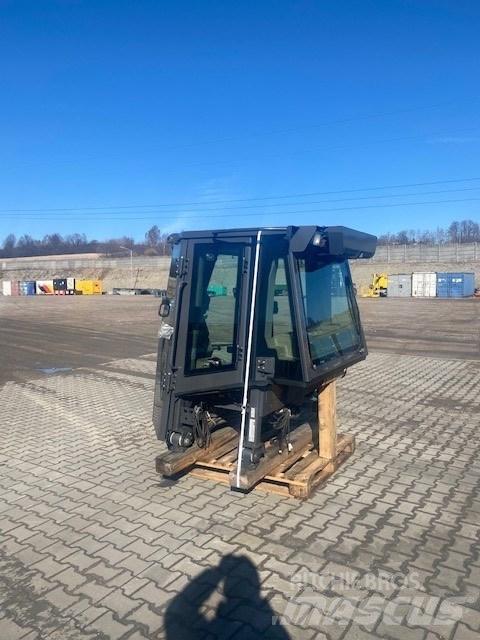 CASE D 1650 NEW CAB Cabins and interior