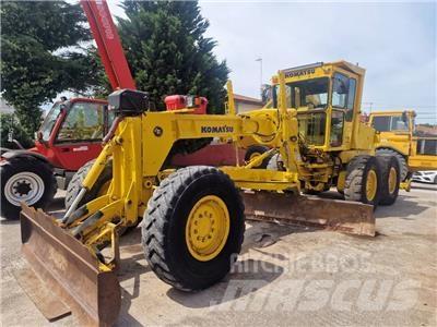 Komatsu GD 521 A-1 Graders