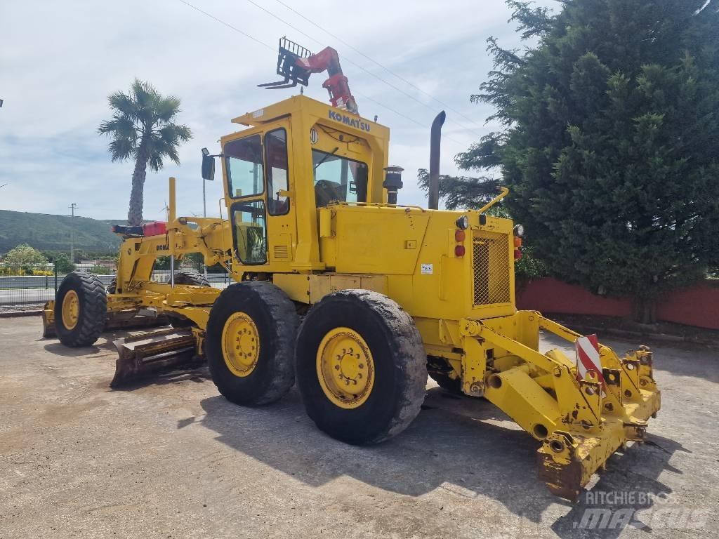 Komatsu GD 521 A-1 Graders