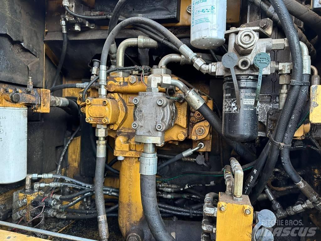 CAT 325DL Crawler excavators