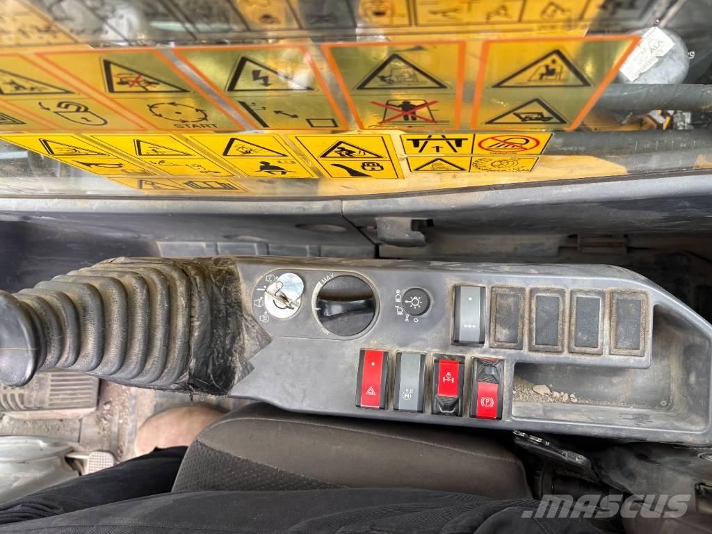 Komatsu PW148-11 Wheeled excavators