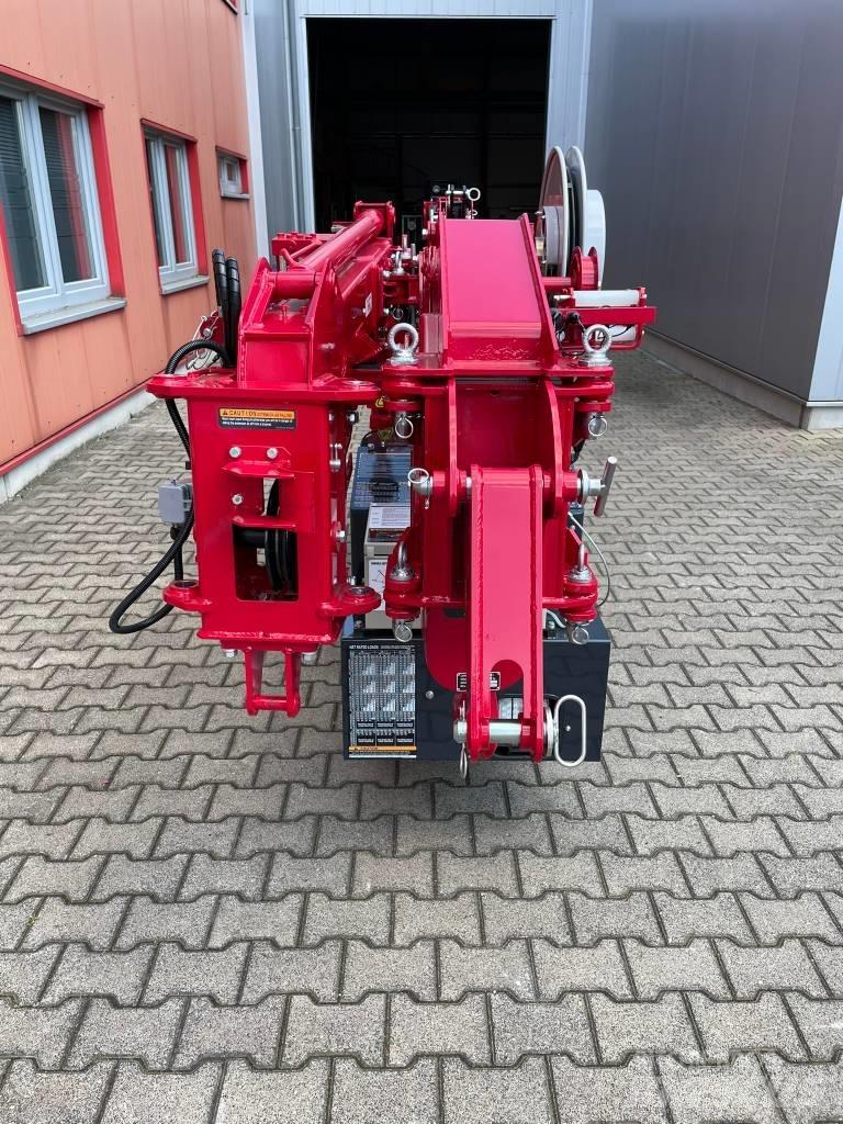 Unic URW-295-2 Track mounted cranes
