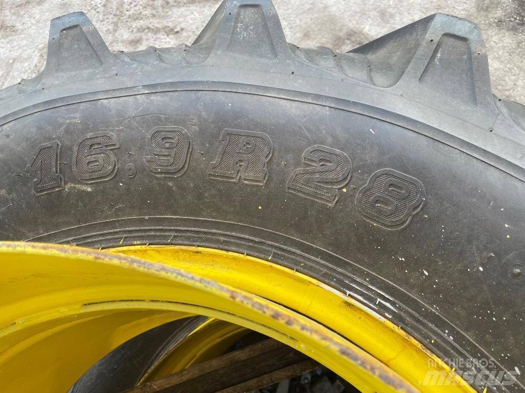 Taurus 16.9-28 Tyres, wheels and rims