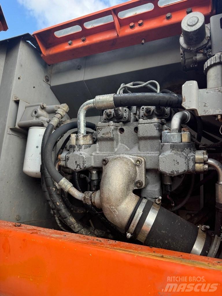 Hitachi ZX 210 Crawler excavators