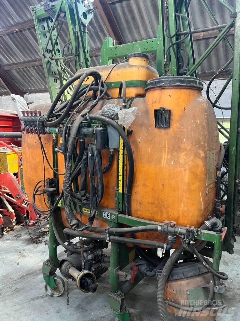 Amazone UF 1200 Mounted sprayers
