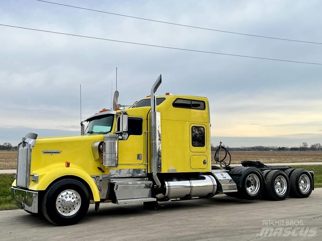 Kenworth W 900 Prime Movers