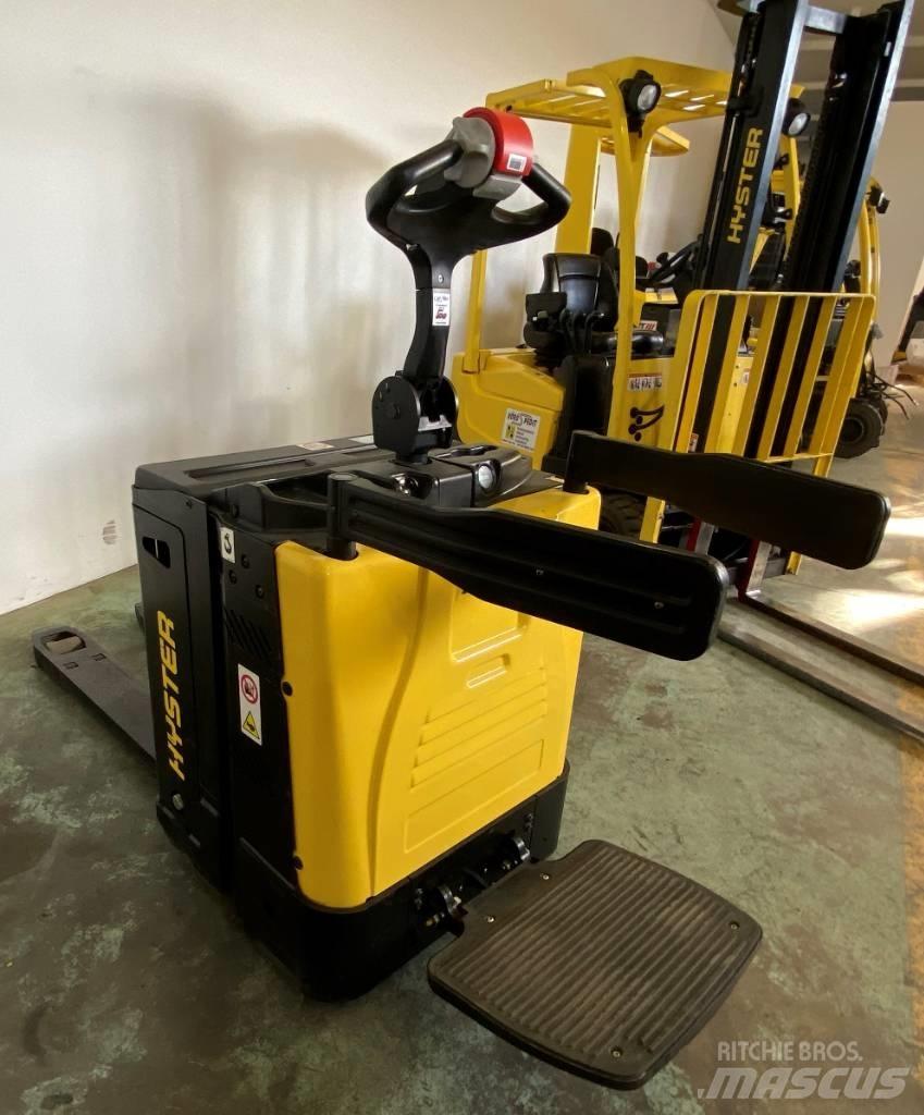Hyster P2.0S FBW Pedestrian stacker