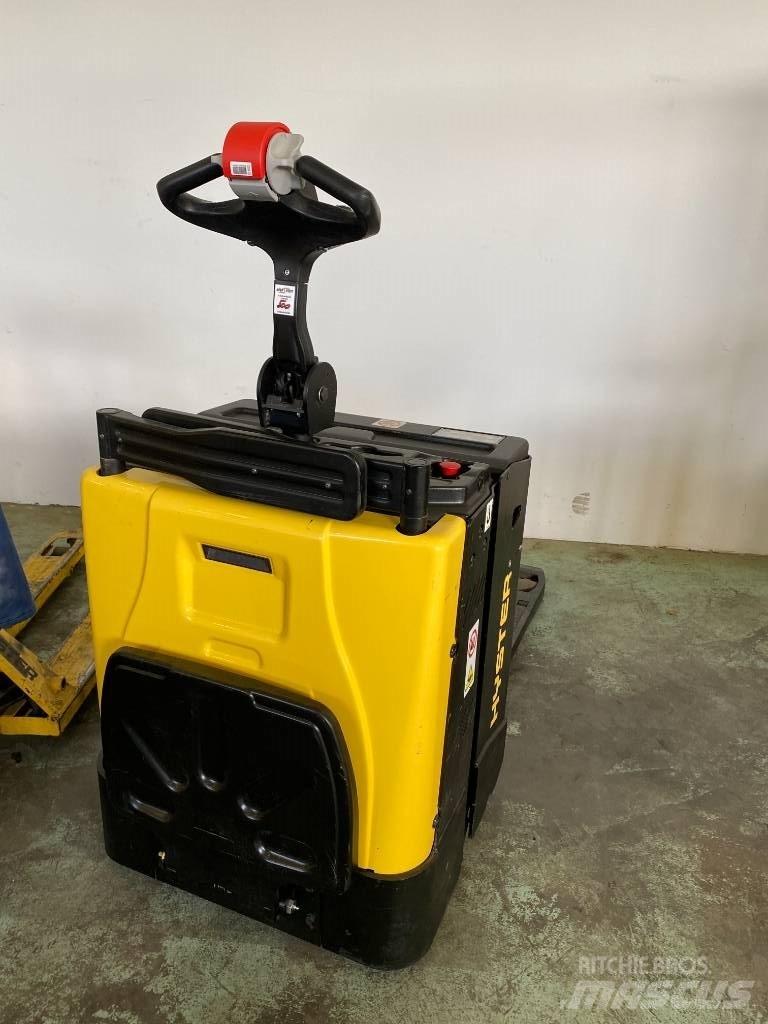 Hyster P2.0S FBW Pedestrian stacker