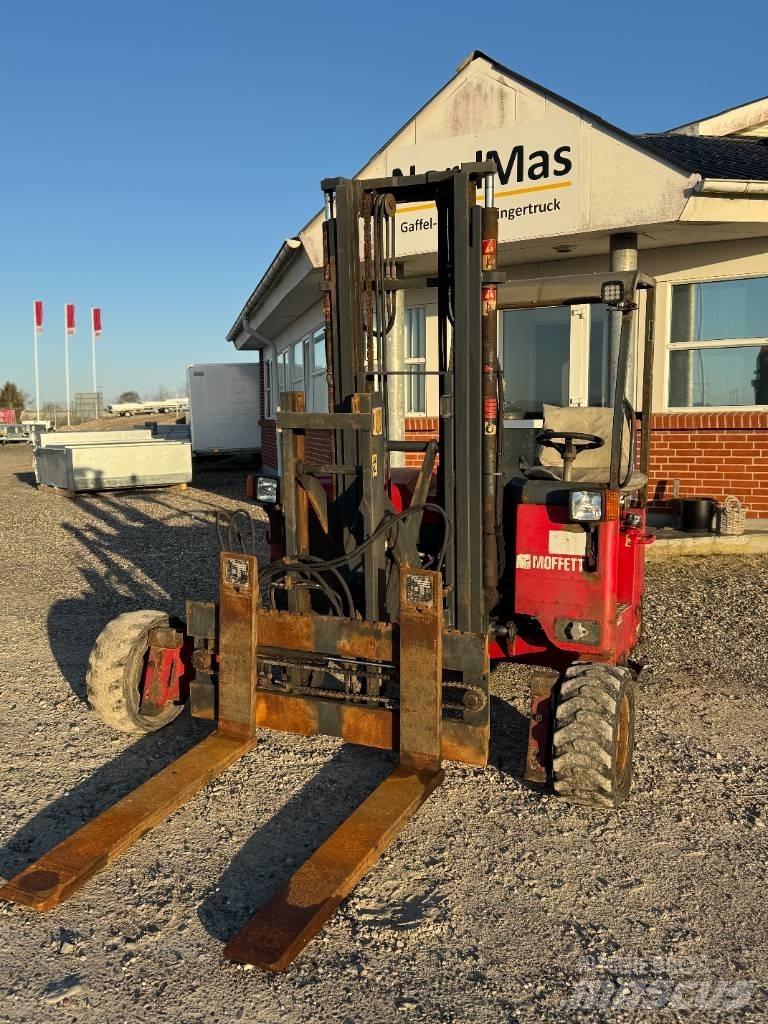 Moffett M4 25.3 Diesel trucks