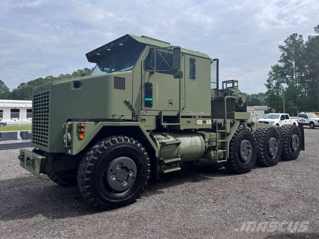 Oshkosh M1070 Prime Movers