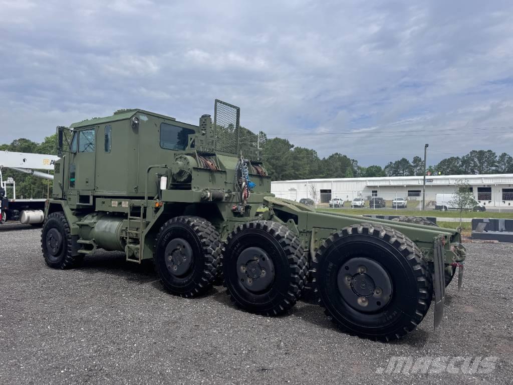 Oshkosh M1070 Prime Movers