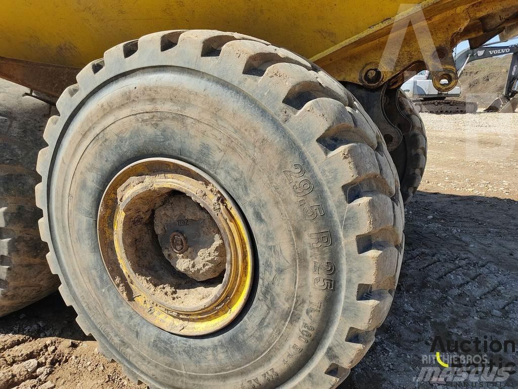 Komatsu HM400 Articulated Haulers