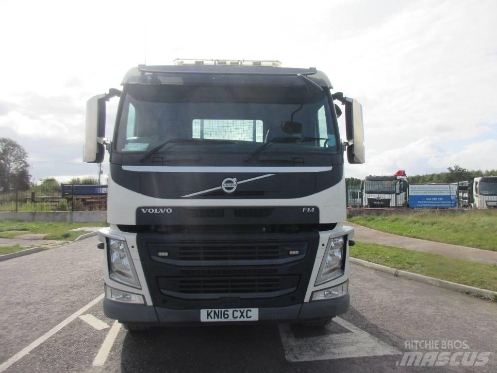 Volvo FM 370 Beavertail Flatbed / winch trucks