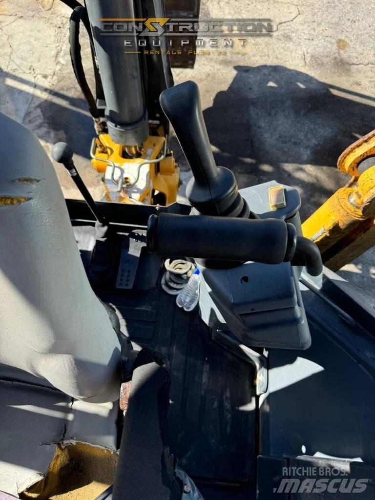 DEERE 310SK Backhoe