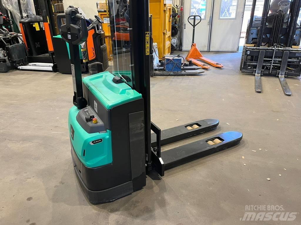 Mitsubishi SBP12N3 Pedestrian stacker