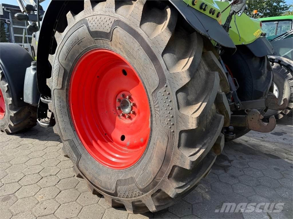CLAAS Arion 620 Farm machinery