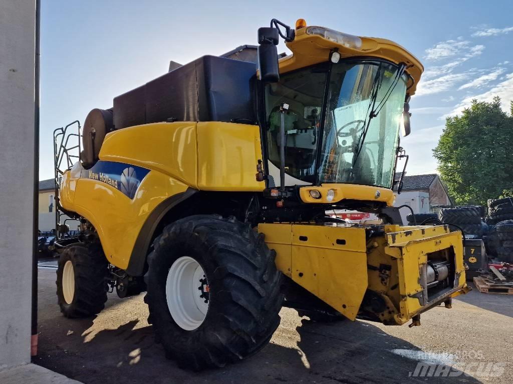New Holland CR 9060 Combine harvesters