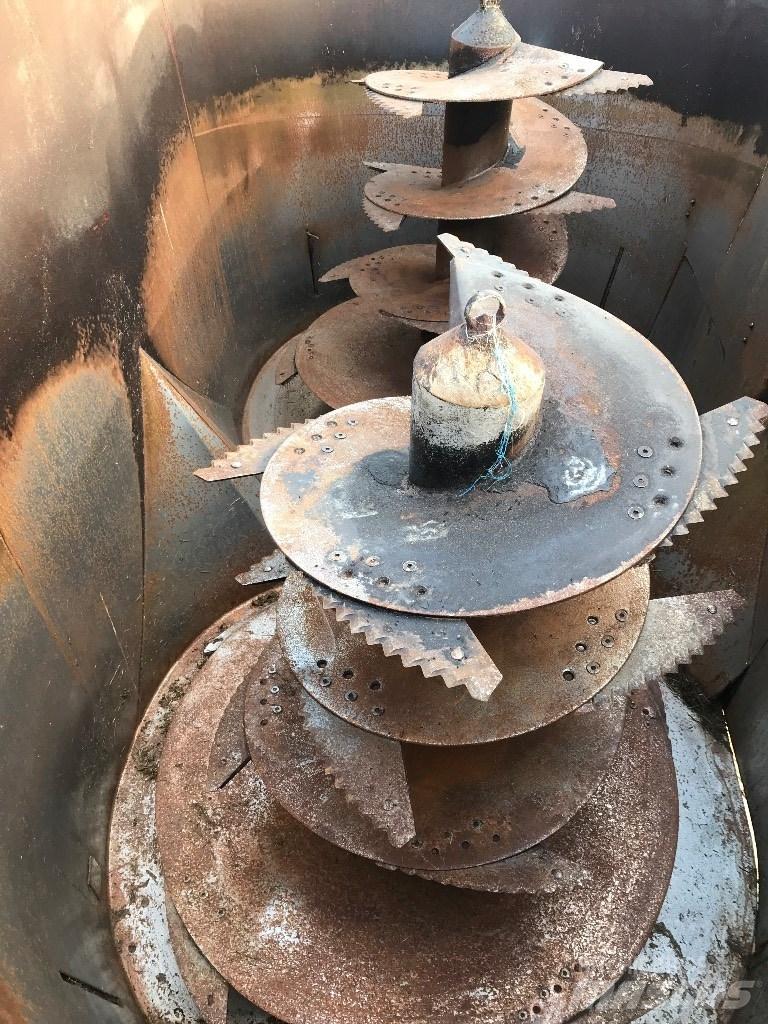 R.M.H WAV 30 Feed mixer