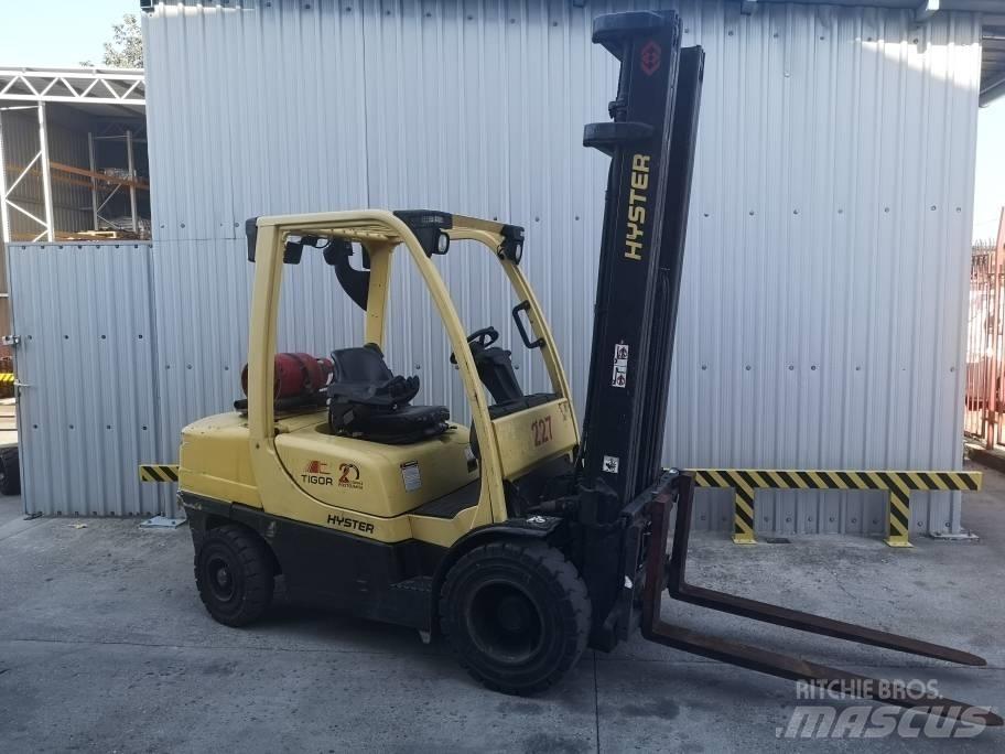 Hyster H 35 FT LPG trucks