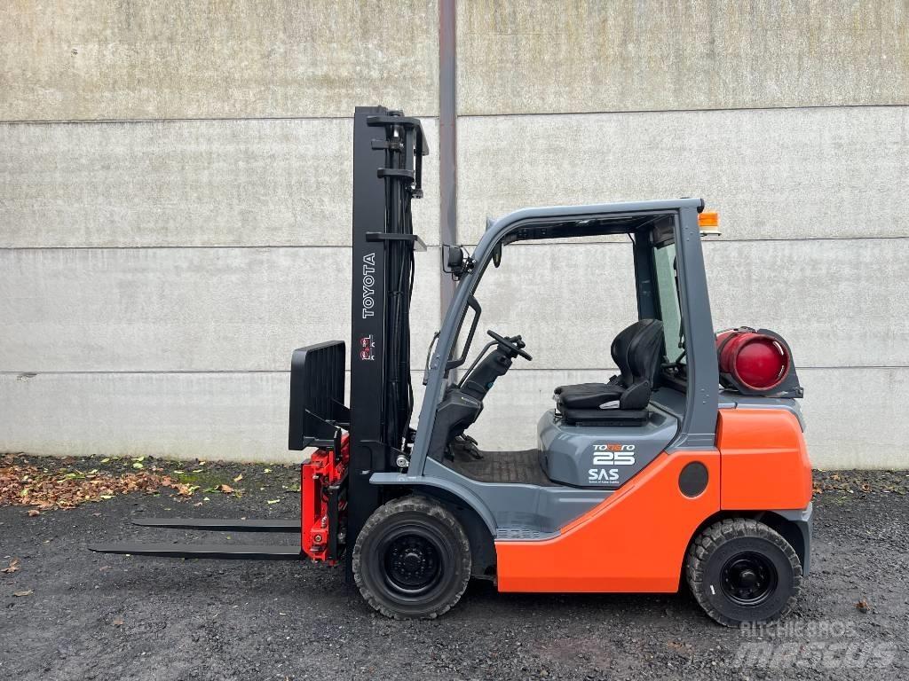 Toyota 02-8 FGF 25 LPG trucks