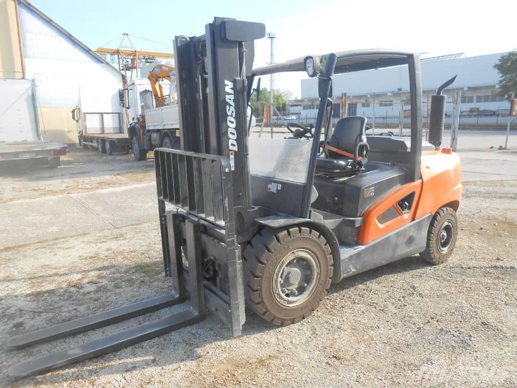 Doosan D50 SC-09 Diesel trucks