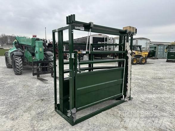  ARROWQUIP T8 Other livestock machinery and accessories