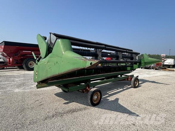 John Deere 220 Combine harvester heads