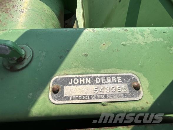 John Deere 220 Combine harvester heads